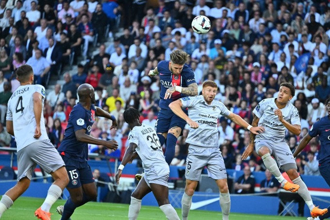 Ramos jumped high to head the ball to open the scoring for PSG. Photo: psg.fr