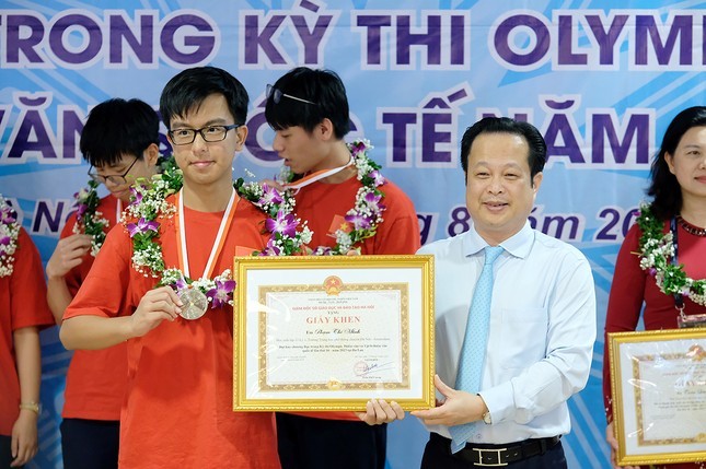 นักเรียนเวียดนามประสบความสำเร็จคว้าเหรียญรางวัล 5 เหรียญในการแข่งขันโอลิมปิกนานาชาติด้านดาราศาสตร์และฟิสิกส์ดาราศาสตร์ปี 2024 ภาพที่ 2