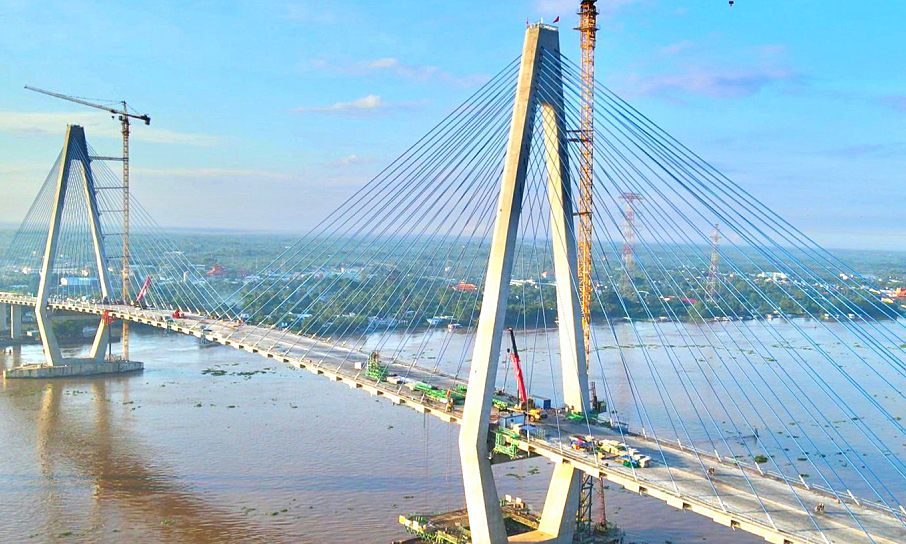 Vietnamese people master cable-stayed bridge construction technology