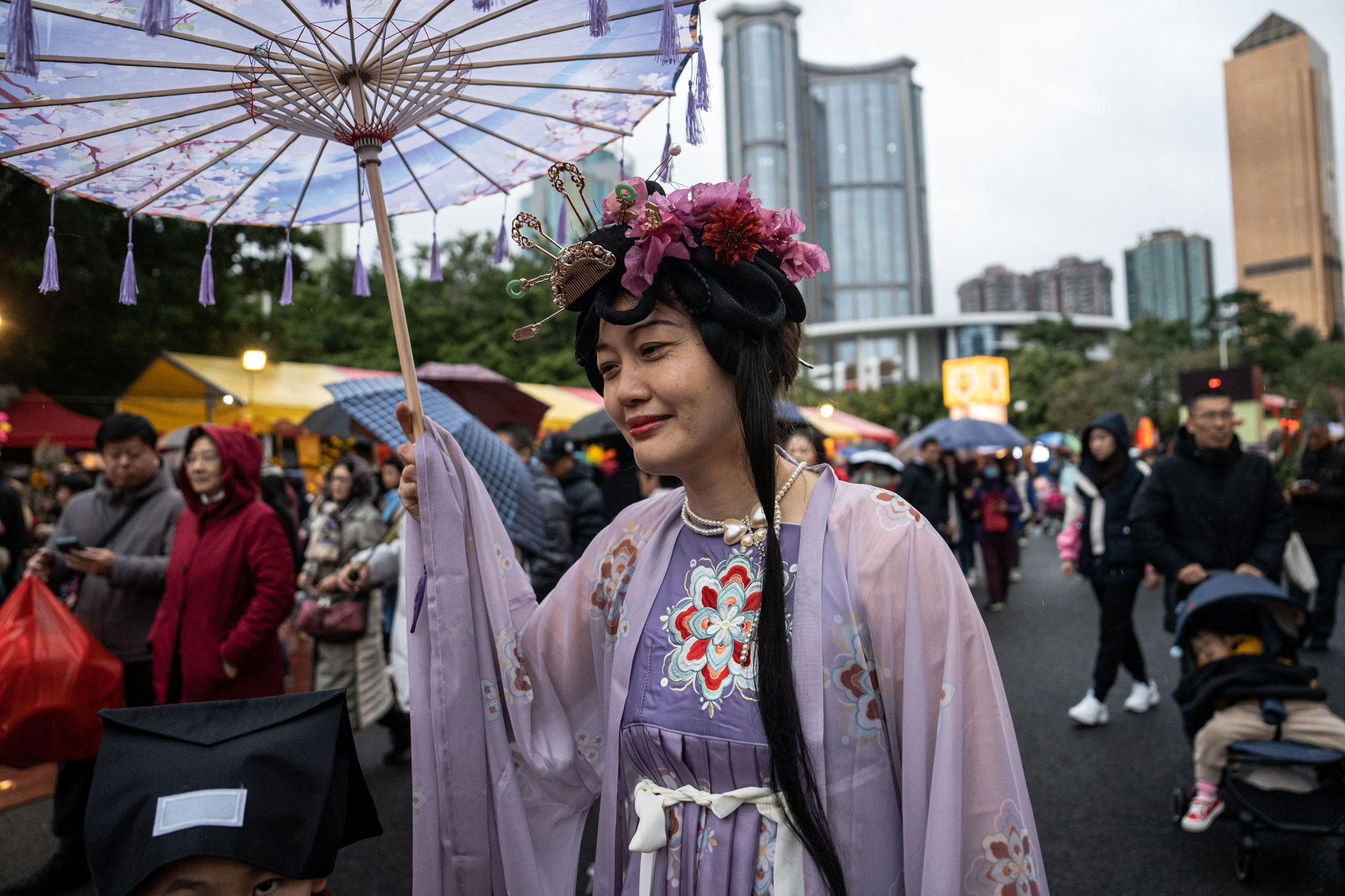 漢服のランタンは中国の旧正月のお祝いのハイライトです。写真2