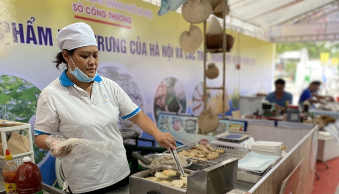 At the Food Week, there is a space to introduce cuisine, typical dishes of the localities associated with traditional fish sauce products. Photo: Bui Yen.