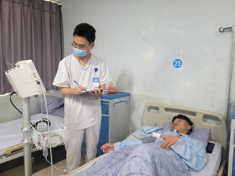 Canteen suspended after 50 students in Lao Cai hospitalized for digestive disorders -0