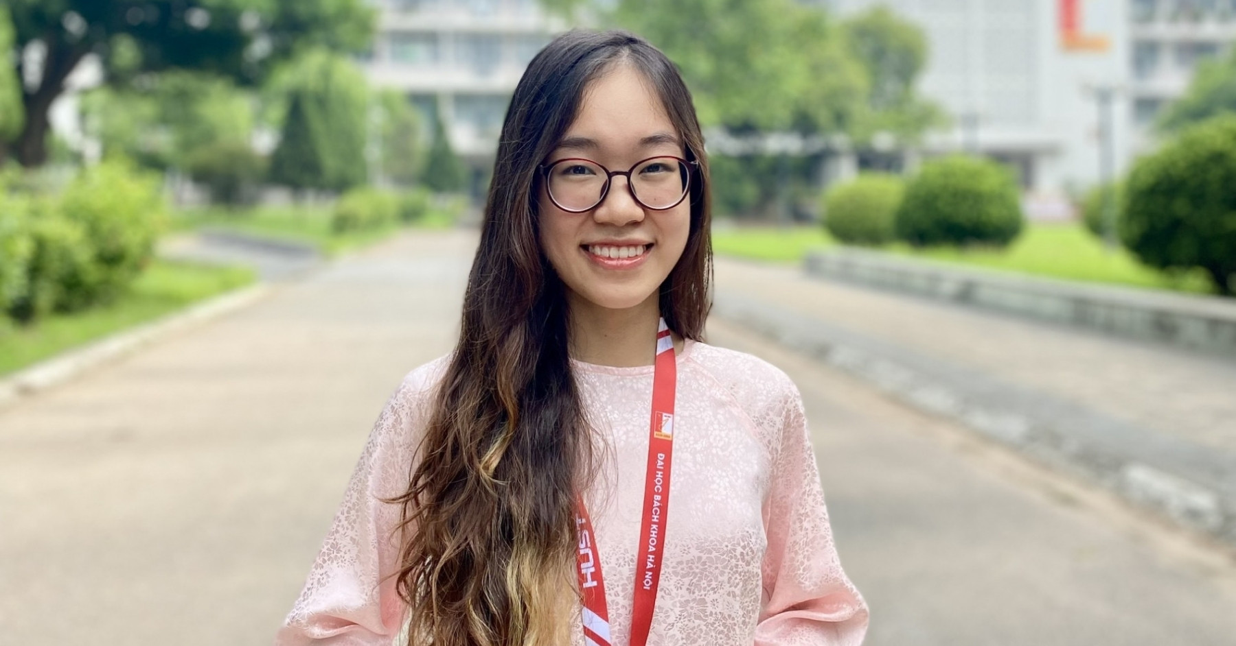 Youngest Gen Z female lecturer at Hanoi University of Science and Technology