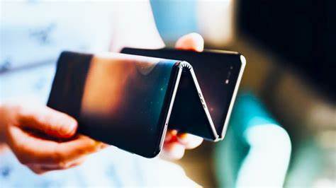 ស្មាតហ្វូនអេក្រង់បីរបស់ Huawei ទទួលបានវិញ្ញាបនប័ត្រដ៏សំខាន់