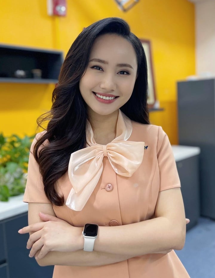 Weather reporter Xuan Anh: I often come home late so my husband will feed and put the baby to sleep - 3