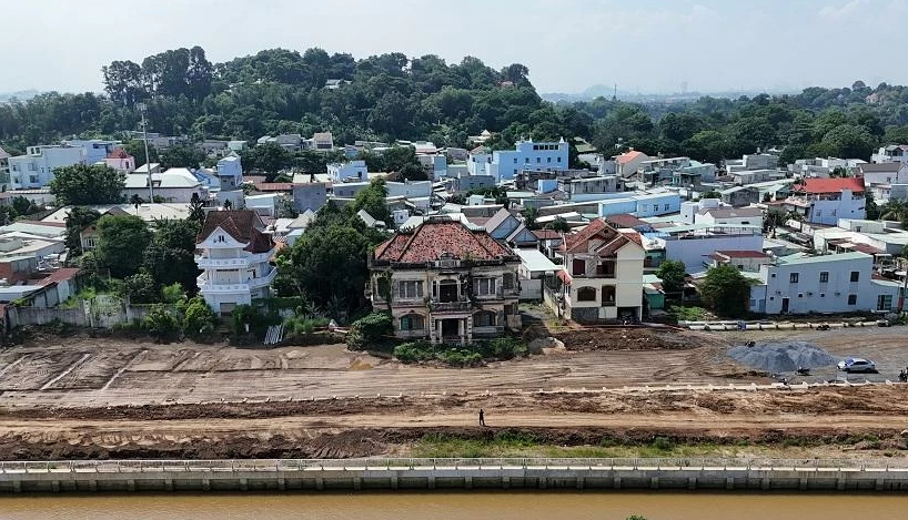 តើ​វីឡា​អាយុ​១០០​ឆ្នាំ​នៅ​ដុងណៃ​ត្រូវ​រក្សា​ទុក​យ៉ាង​ណា? រូបភាព ២