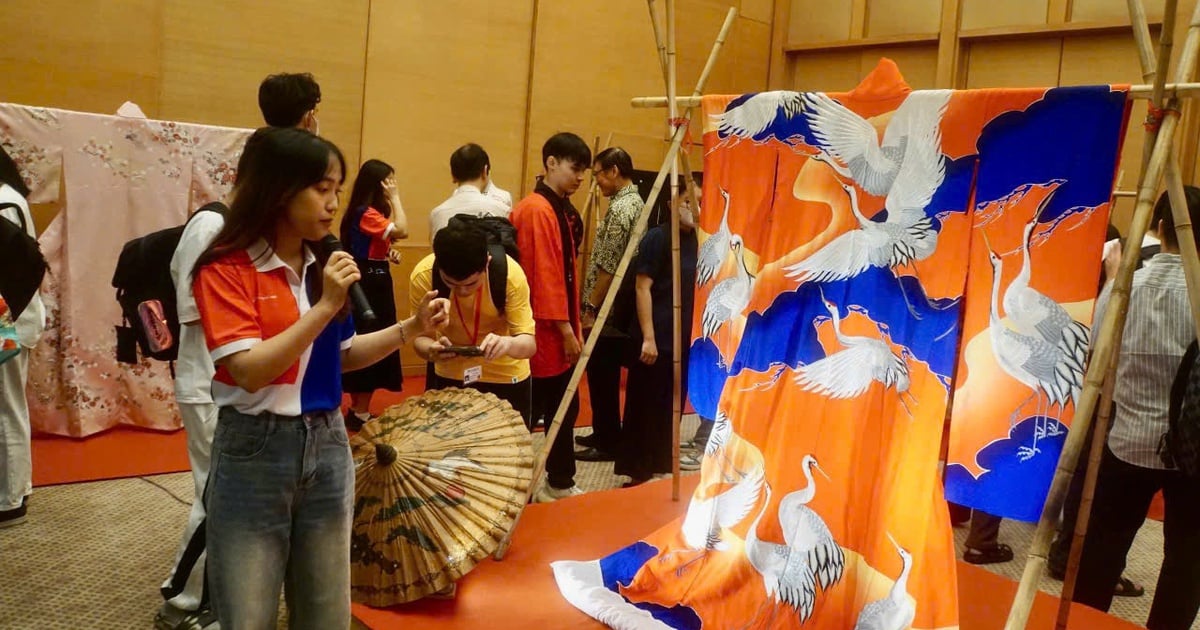 Discover the beauty of traditional Japan through the kimono exhibition