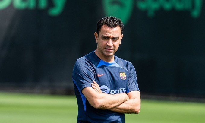 Xavi watches a Barca training session at Joan Gamper Stadium. Photo: fcbarcelona.com