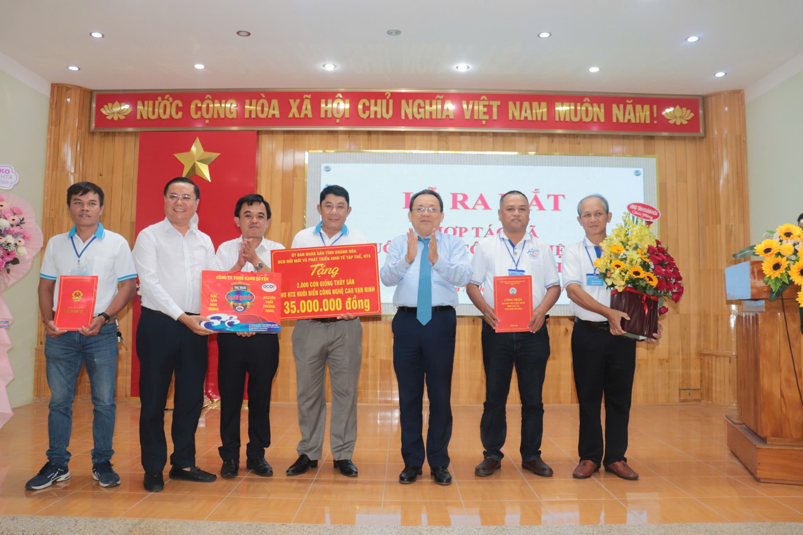 Khánh Hòa: Ra mắt HTX nuôi biển công nghệ cao Vạn Ninh - Ảnh 1.