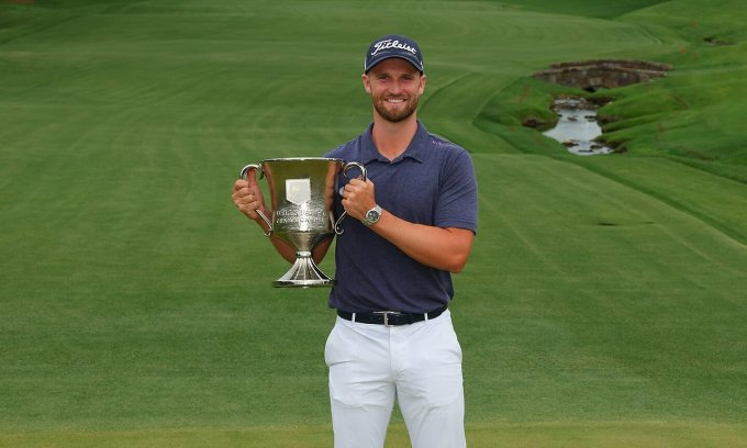 Clark lifts the Wells Fargo Championship Cup. Photo: Twitter / Wyndham_Clark