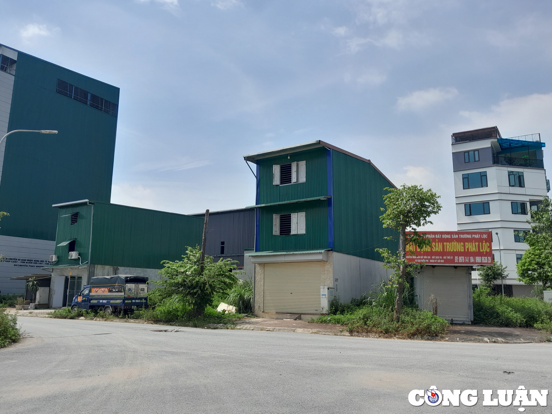 The factory building is located on the land, the land price is high, image 3