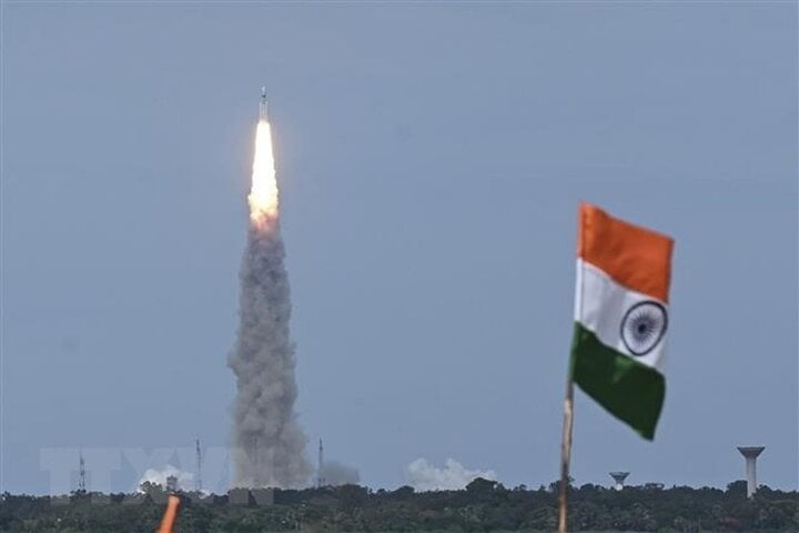 Lancement de Chandrayaan-3 depuis le centre spatial Satish Dhawan dans l'État d'Andhra Pradesh, dans le sud de l'Inde, le 14 juillet. (Photo : AFP/VNA)