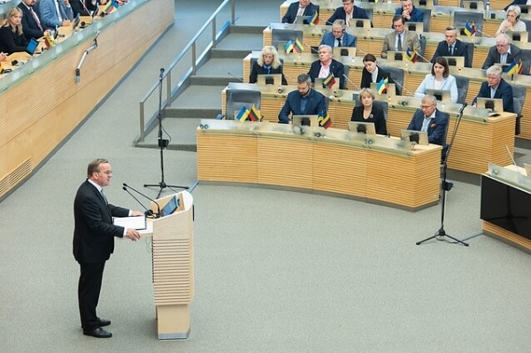 Bundeskanzler Scholz schickt eine ganze Brigade zum Nachbarn an der Westflanke Russlands und wird Indien besuchen.