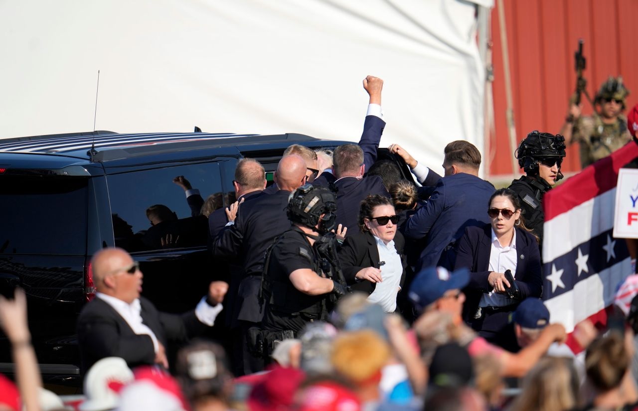 Une série de coups de feu a retenti, Donald Trump a été blessé mais est toujours en sécurité, photo 8