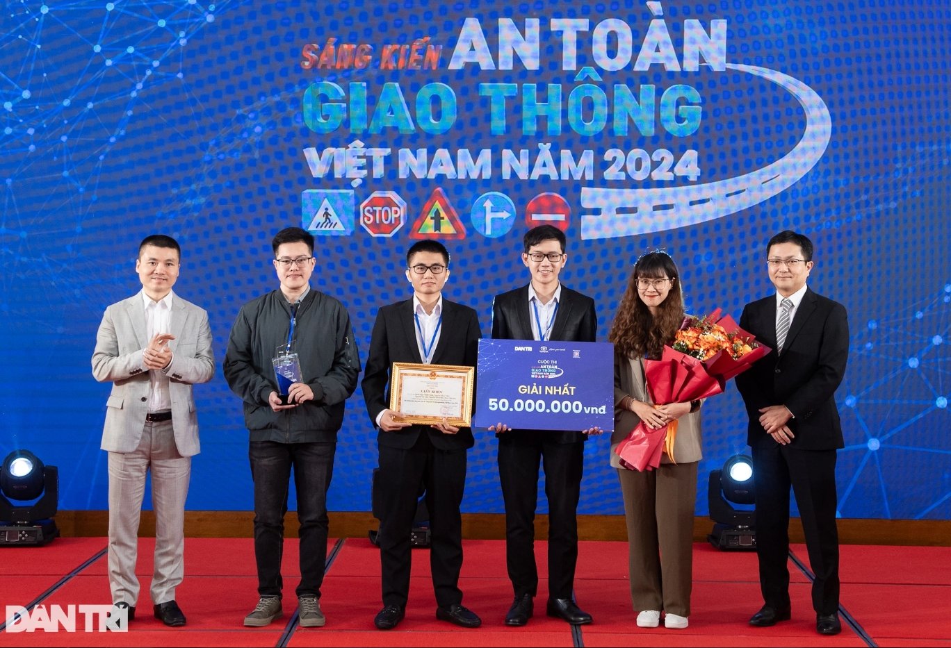 bao dan tri trao nhieu giai ve sang kien an toan giao thong viet nam nam 2024 hinh 1