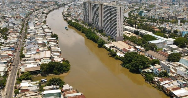 多くの場所では土地や再定住住宅が不足しています。