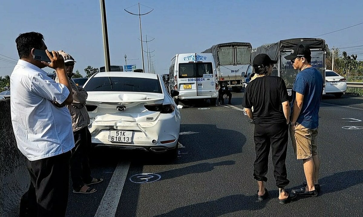 حادث مروري، تصادم عدة مركبات، طريق ترونغ لونغ السريع متوقف لخمسة كيلومترات