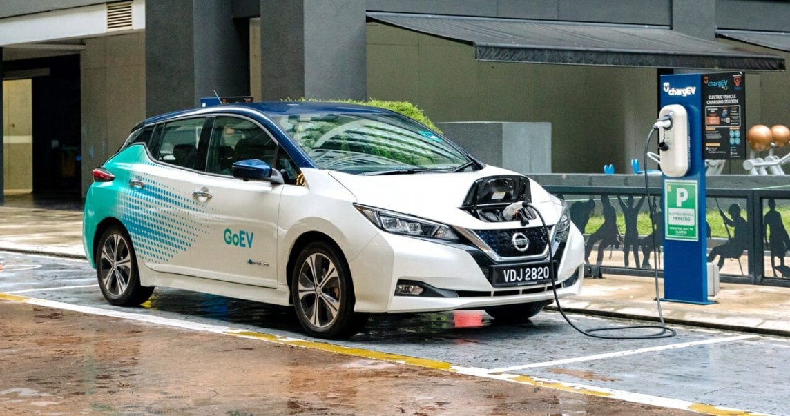 Which Southeast Asian country has an electric vehicle growth rate of more than 140%?