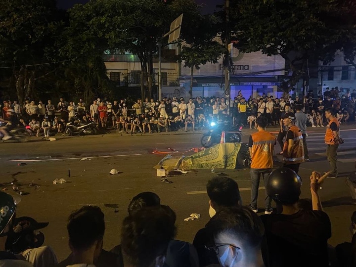 Schauplatz eines Verkehrsunfalls, bei dem ein freiwilliger Polizist der Stadtpolizei von Hanoi ums Leben kam. (Foto: VNA)