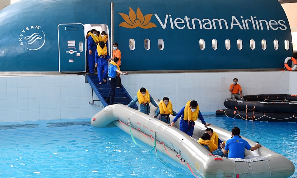 Mạo danh Vietnam Airlines tổ chức trại hè