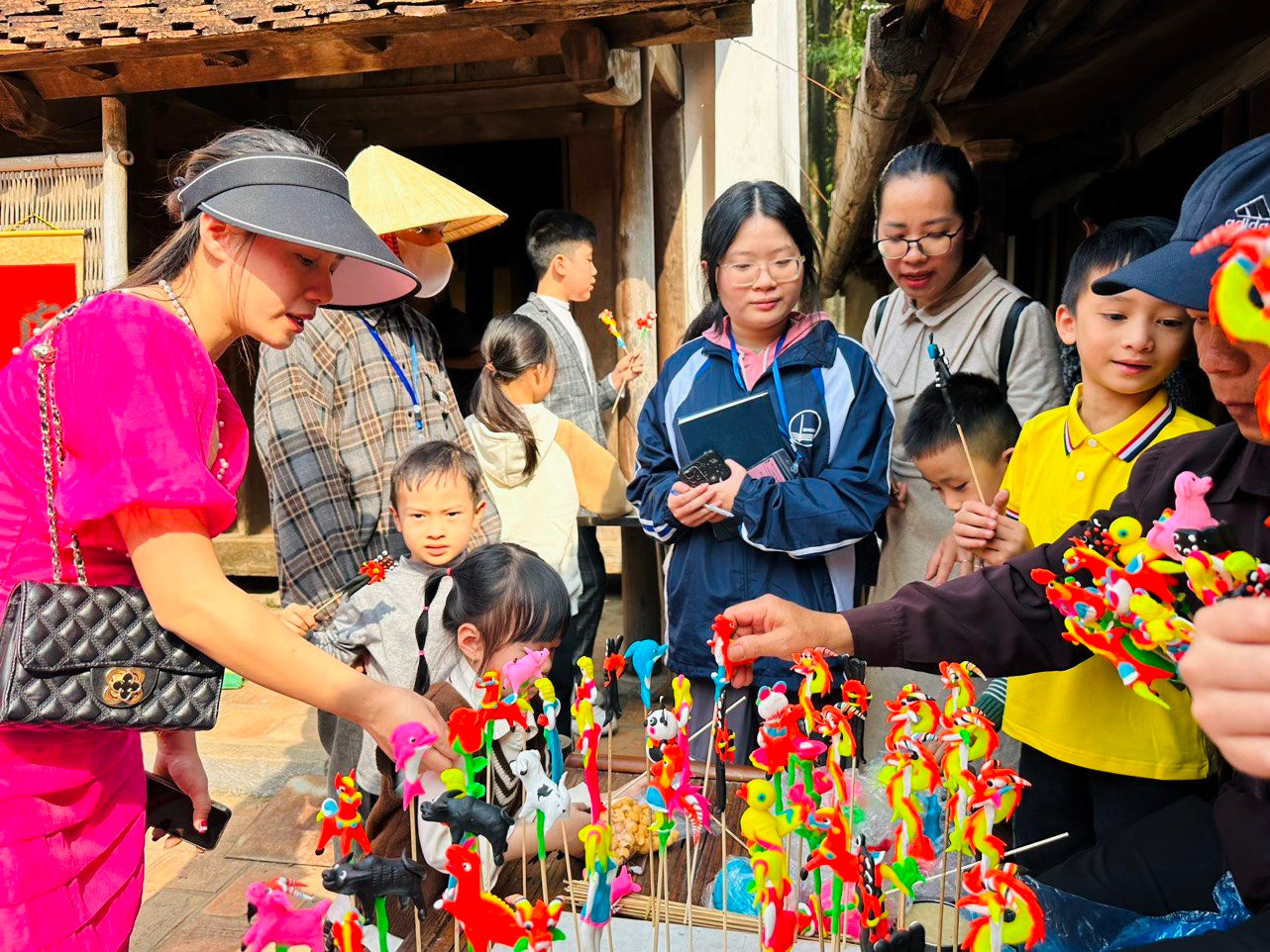 12.-the-young-children-are-excited-with-the-cute-big-children.jpg