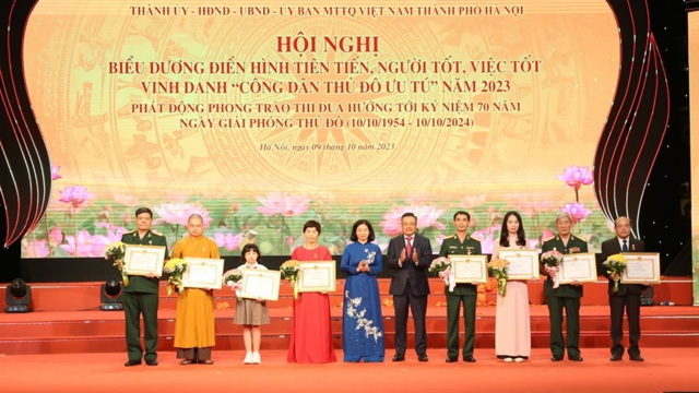 tặng danh hiệu “Người tốt, việc tốt” cho 8 cá nhân