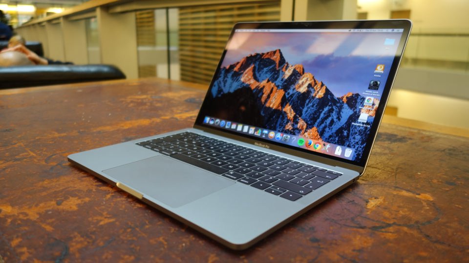 جهاز MacBook Pro سيتخلى عن تصميم النوتش