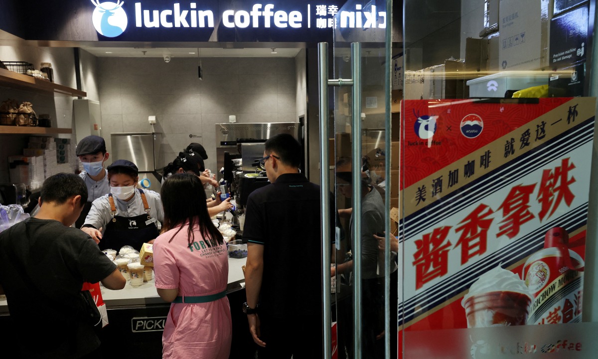 Cách Luckin Coffee vượt Starbucks thành chuỗi cà phê lớn nhất Trung Quốc