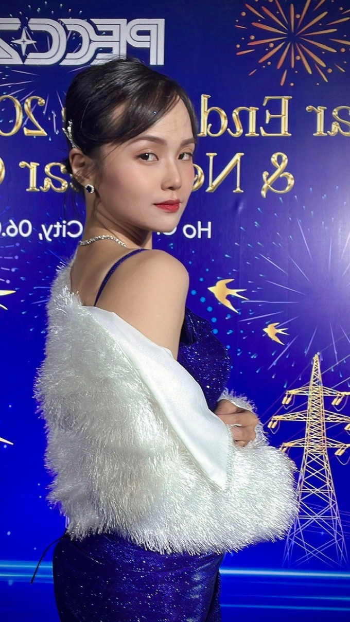 After losing weight, Quynh Anh confidently wears tight clothes, showing off her slim waist. Photo: Character provided