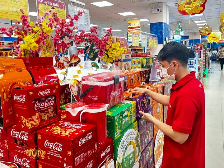 De nombreuses incitations, cadeaux et programmes spéciaux de Coca Cola Vietnam.