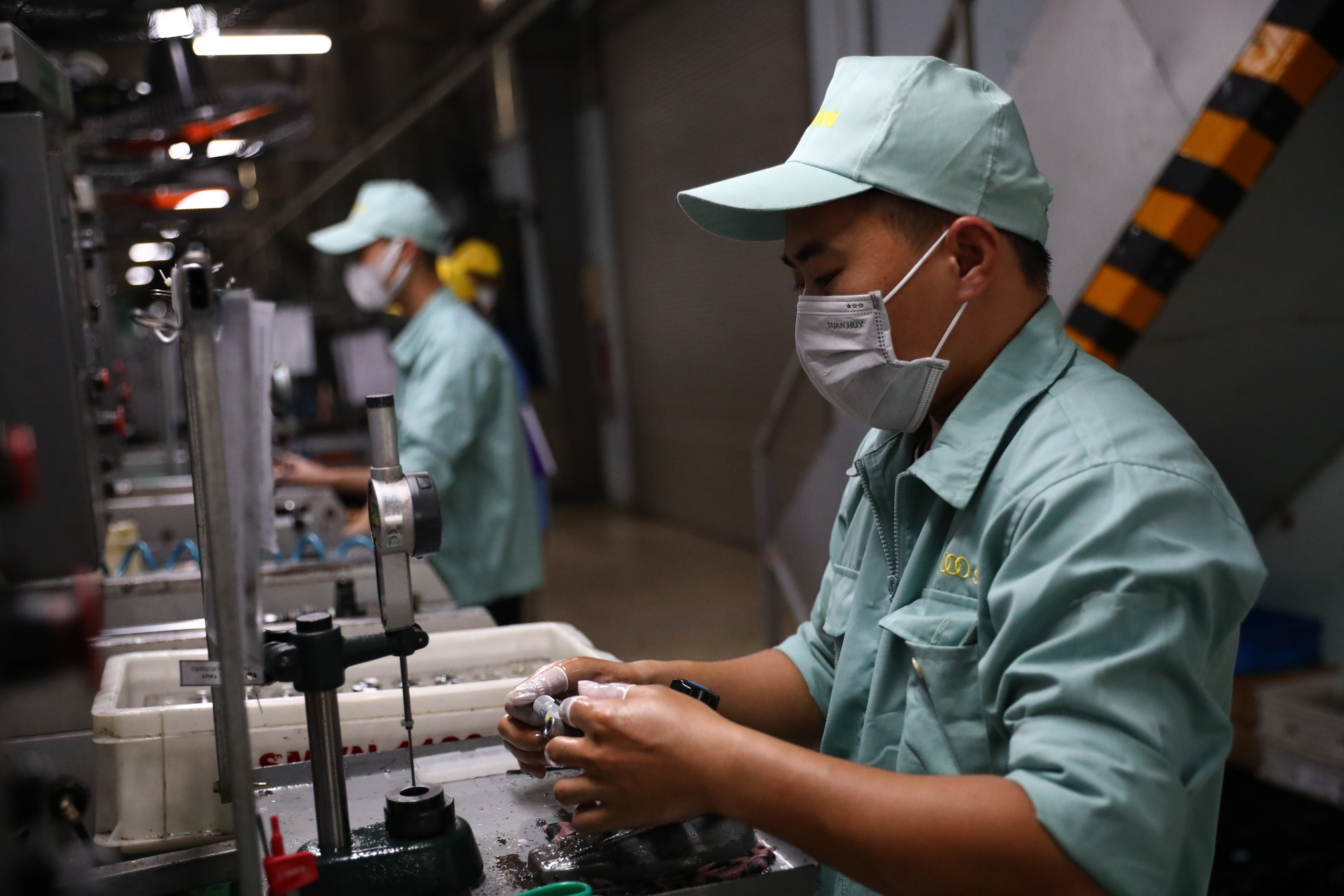 Las empresas vietnamitas se esfuerzan por superar los vientos en contra para llegar a la meta.