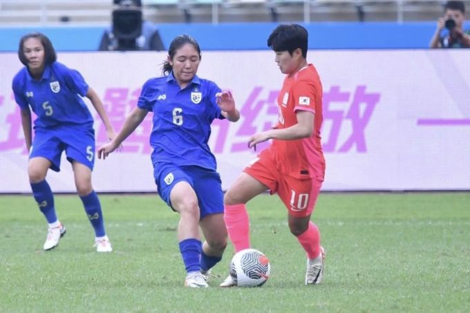 Der thailändische Mittelfeldspieler Achiraya Yingsakul (Nr. 6) wird erst am 13. Dezember 2023 16 Jahre alt. Foto: FAT