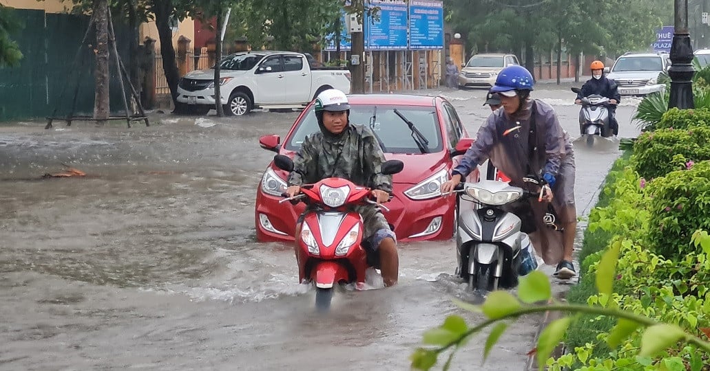 La région centrale connaît toujours de fortes pluies, se déplaçant progressivement vers Thua Thien Hue