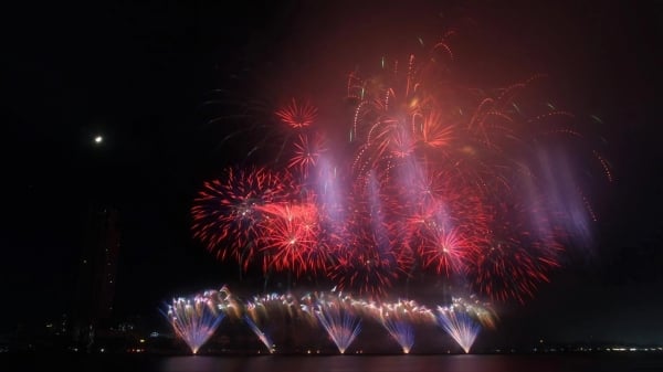 L'équipe finlandaise remporte la soirée finale « accrocheuse » du Festival international des feux d'artifice de Da Nang 2024