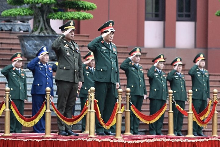 พลเอก Phan Van Giang เป็นประธานในพิธีต้อนรับพลเอก Tea Seiha