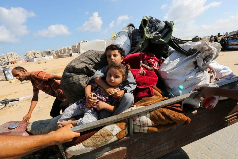 Palestinians flee conflict. Photo: REUTERS