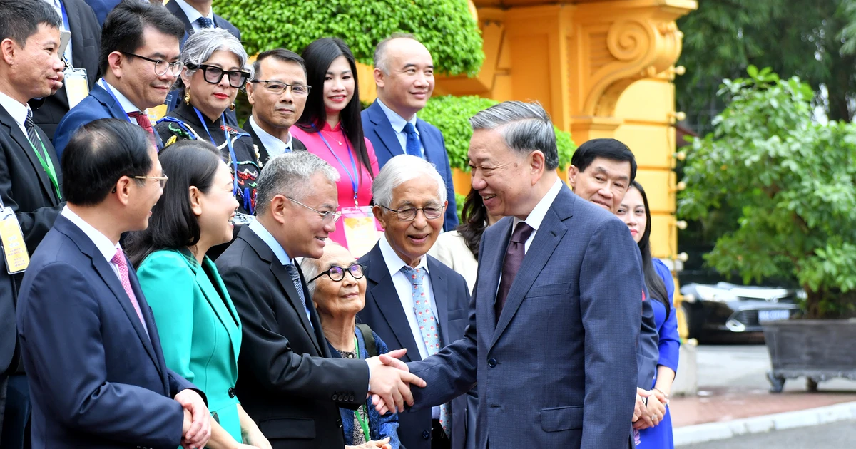 [Foto] Generalsekretär und Präsident To Lam empfängt eine Delegation herausragender Auslandsvietnamesen