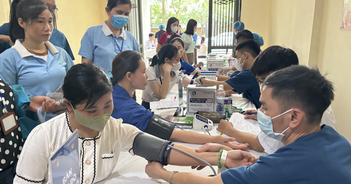 Bilan de santé gratuit et cadeaux pour les jeunes travailleurs de la capitale