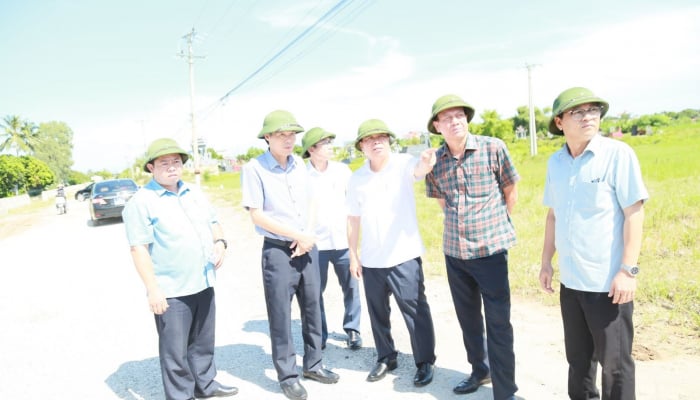 El progreso de los proyectos en el Parque Industrial Lien Ha Thai y las carreteras principales de la Zona Económica es lento.