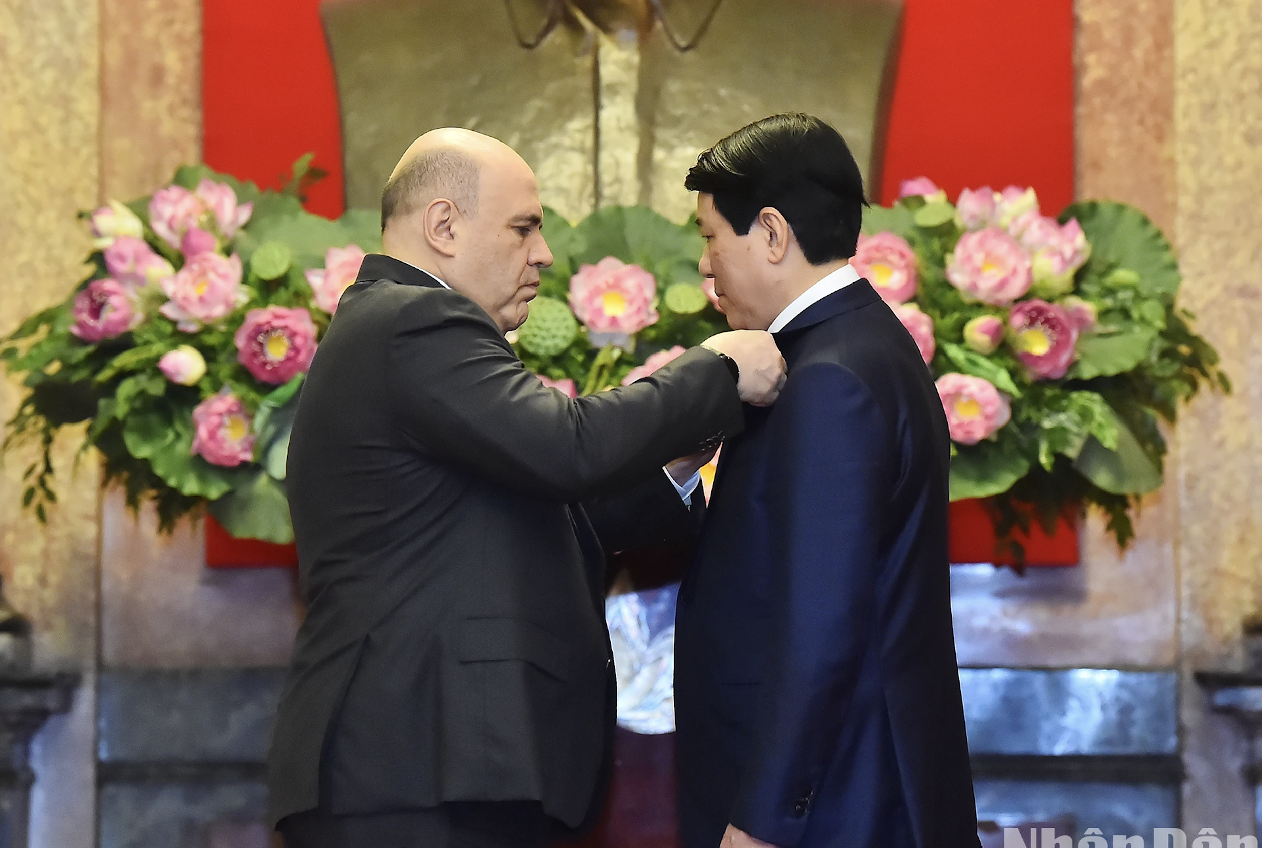 President Luong Cuong receives the Friendship Medal from the State of the Russian Federation