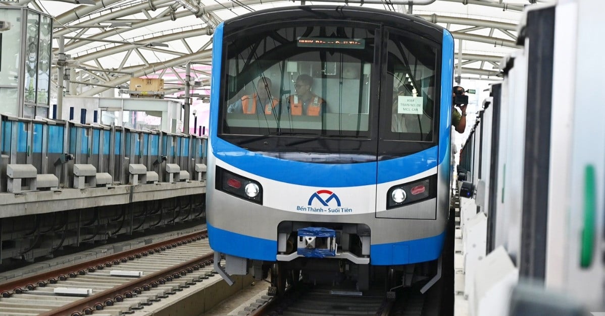 Tàu metro Bến Thành - Suối Tiên chạy xuyên tết