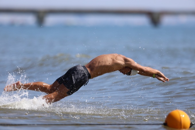 An athlete participates in a trial swim. Photo: Duc Dong