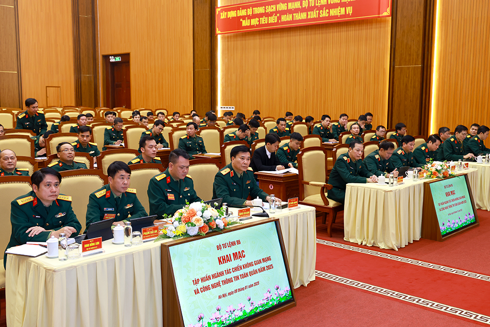 Apertura del curso de formación en Ciberguerra y Tecnologías de la Información para todo el ejército en 2025