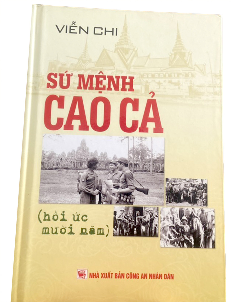 Cuốn sách Sứ mệnh cao cả (Hồi ức mười năm) của tác giả Viễn Chi - Ảnh: T.ĐIỂU