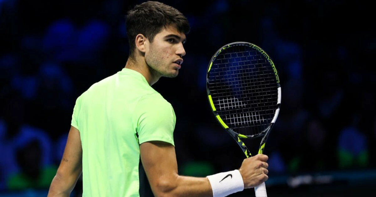 Alcaraz s'impose en premier, Medvedev accède aux demi-finales de l'ATP Finals