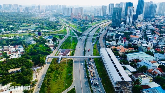 Close-up of metro stations No. 1 in Ho Chi Minh City, photo 25