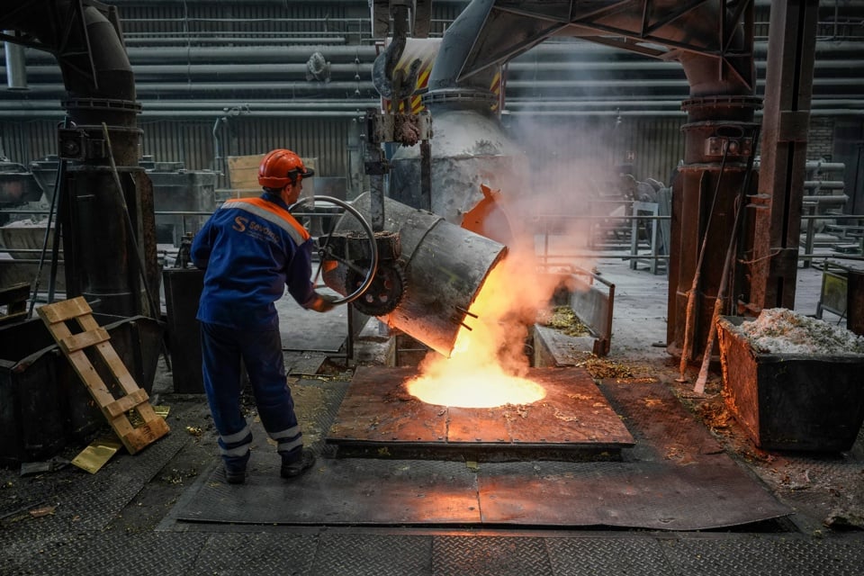 El cobre en la Bolsa de Metales de Londres CMCU3 cayó un 0,5%.