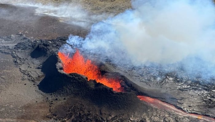 Động đất liên tiếp xảy ra ở Iceland và Ý, cảnh báo núi lửa phun trào