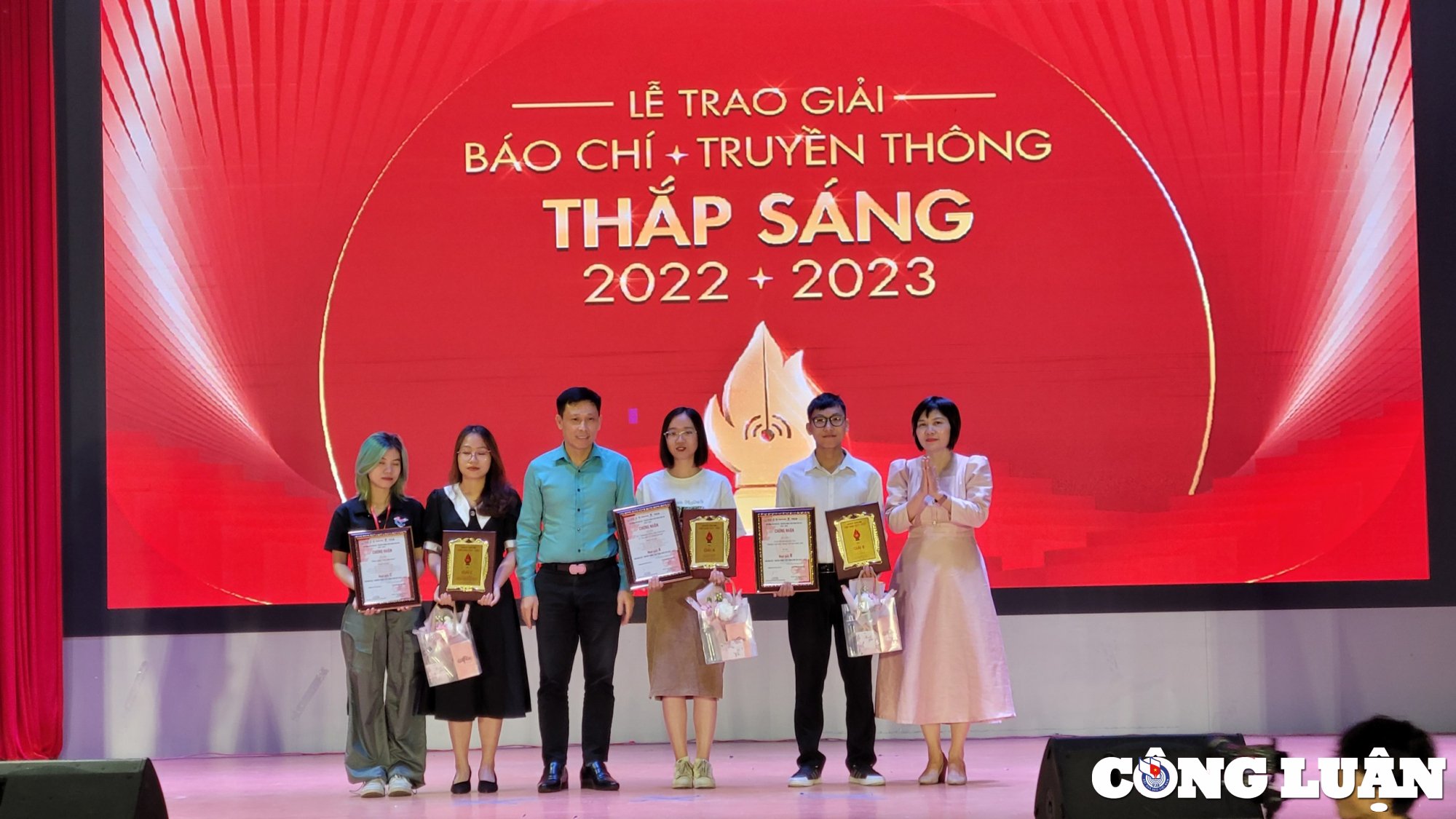 พิธีมอบรางวัล Fire Up Low-Cost Media 2022 2023 รูปภาพ 2