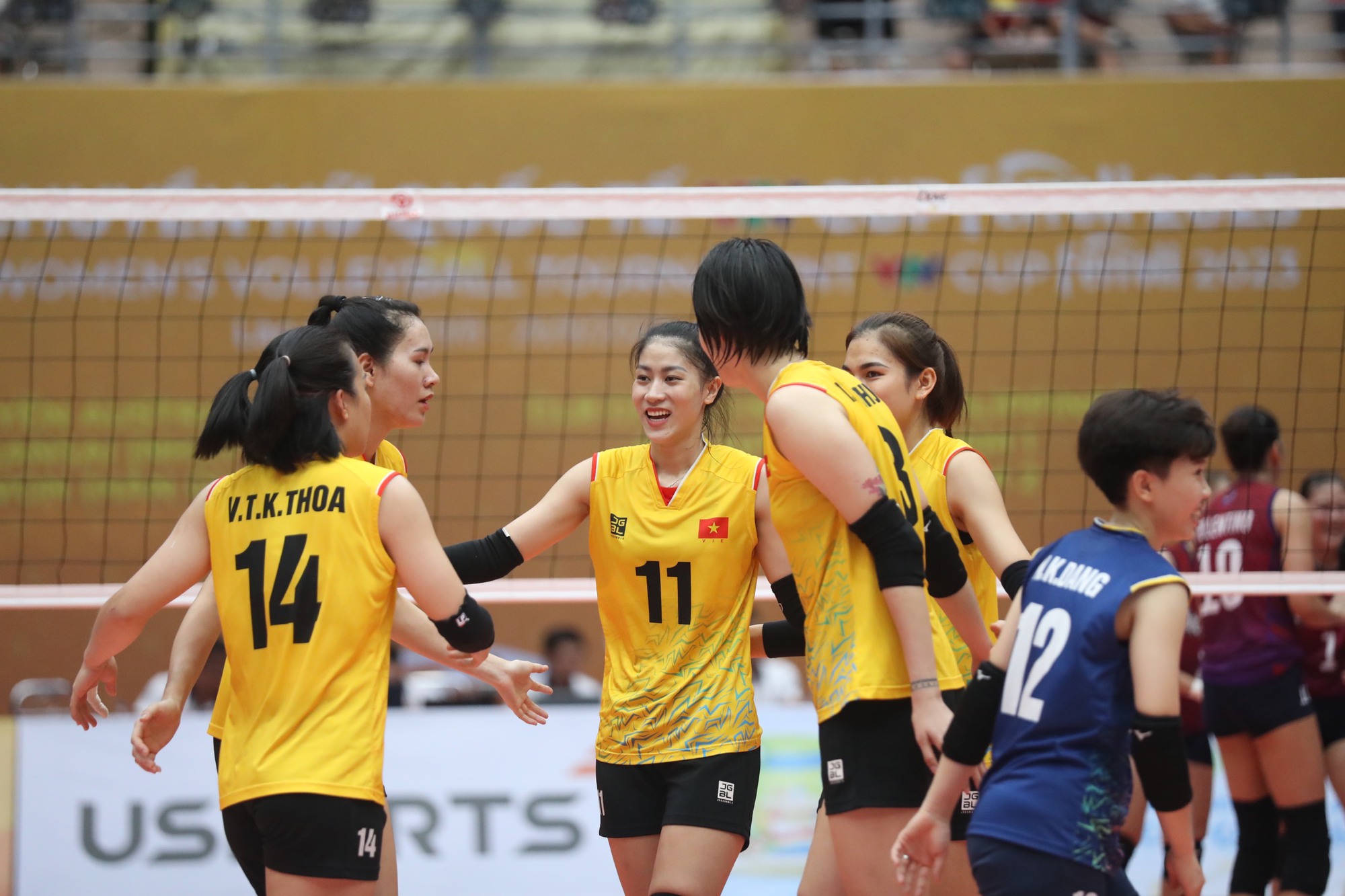 Độc lạ bóng chuyền VTV Cup: Đội Việt Nam thắng Úc bằng điểm quyết định của libero - Ảnh 4.